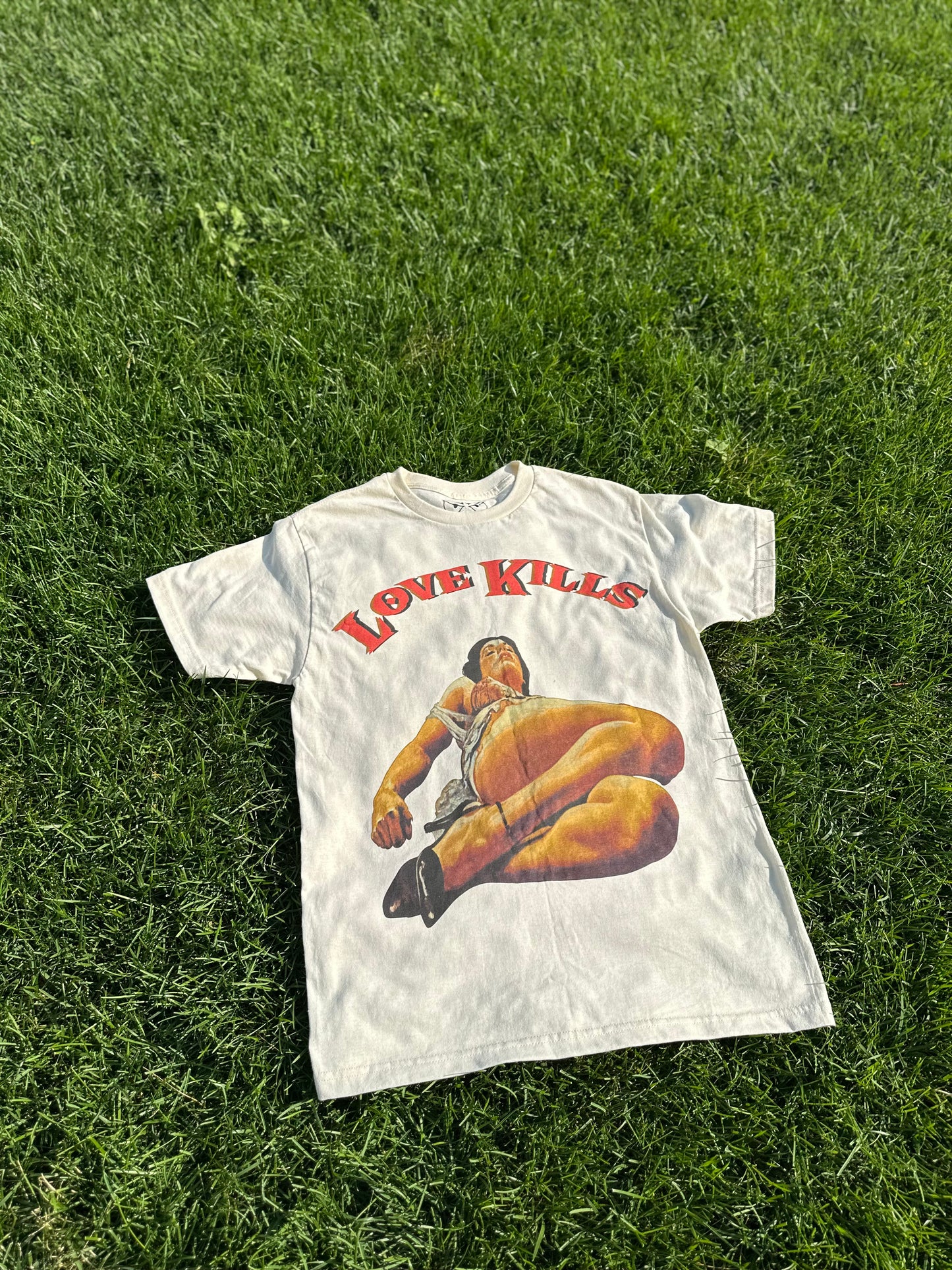 LOVE KILLS TEE CREAM